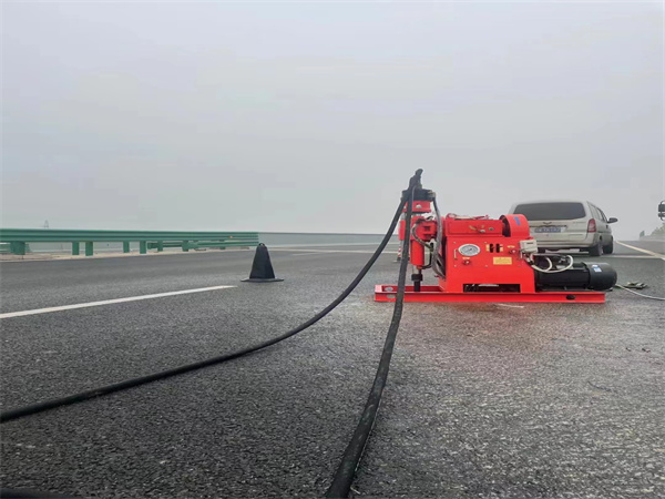 五营马路路基路面开裂下沉注浆加固灌浆